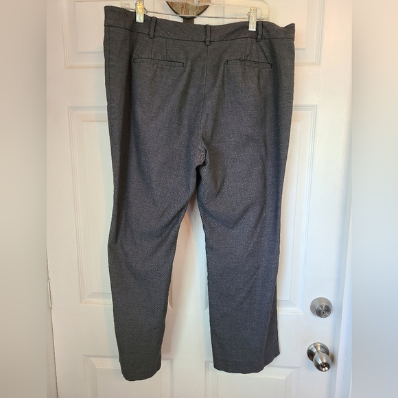 Ann Taylor Woman's Signature Petite Dress Slacks, Size: 14P Color: Grey - Picture 9 of 14
